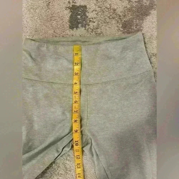 Women’s Light Green Zobha Yoga Capris - Picture 5 of 6